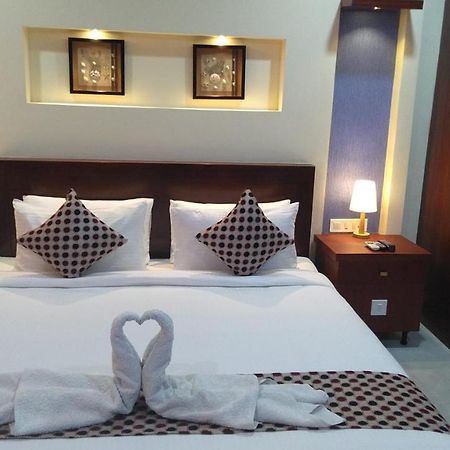 Rouba Residency Hotel Ponnāni Kültér fotó