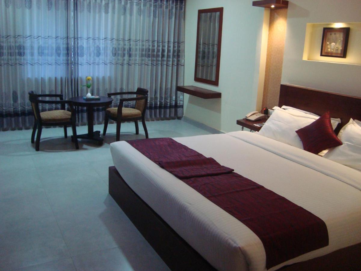 Rouba Residency Hotel Ponnāni Kültér fotó
