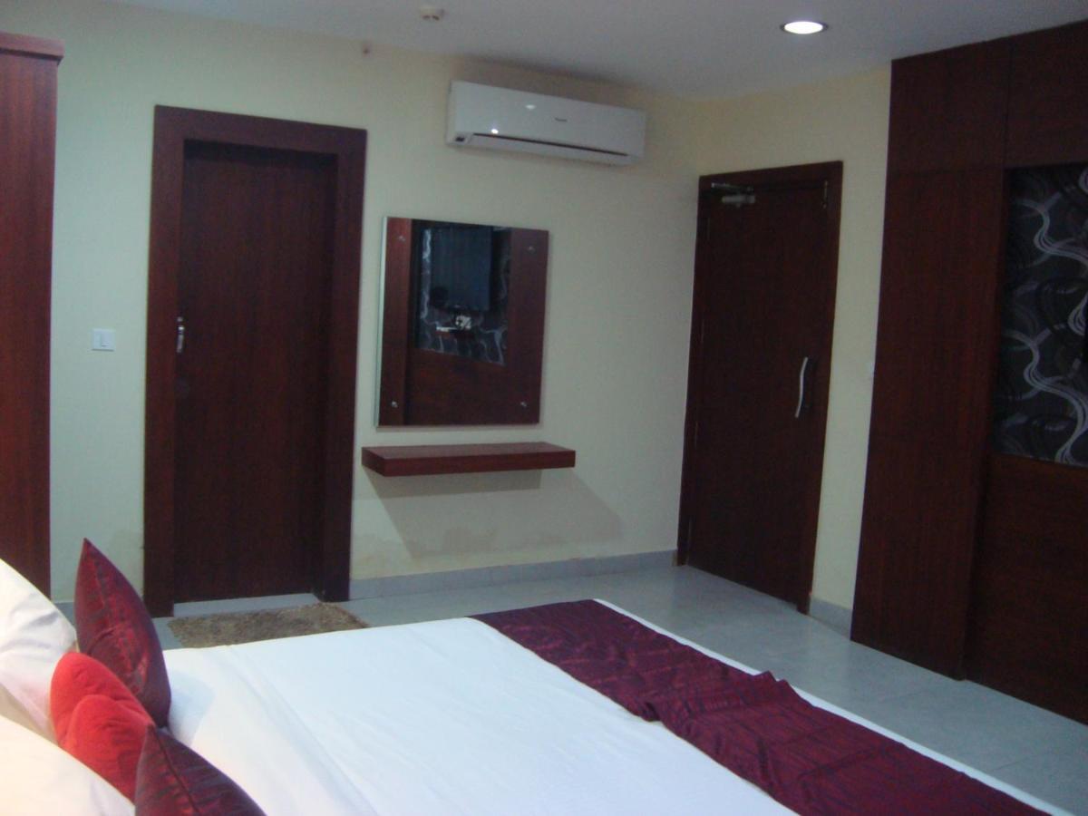 Rouba Residency Hotel Ponnāni Kültér fotó