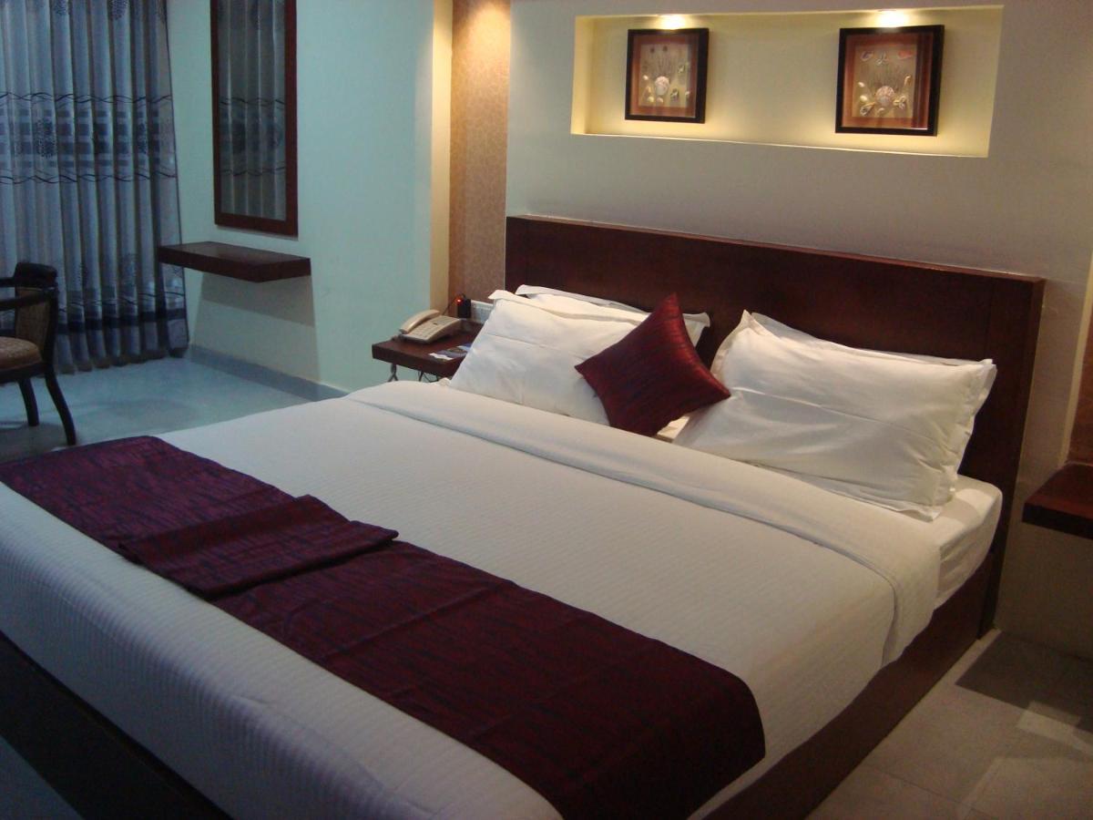 Rouba Residency Hotel Ponnāni Kültér fotó