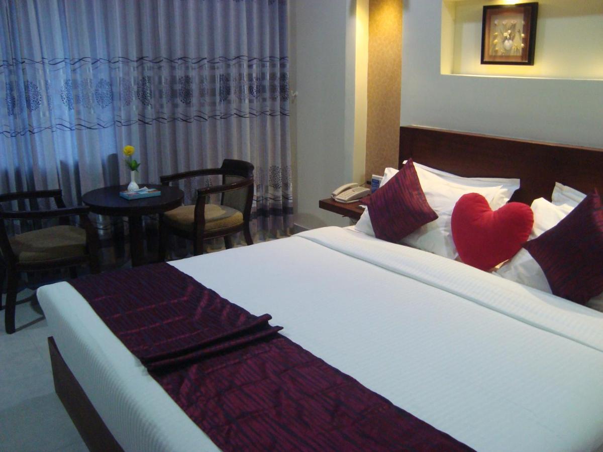 Rouba Residency Hotel Ponnāni Kültér fotó
