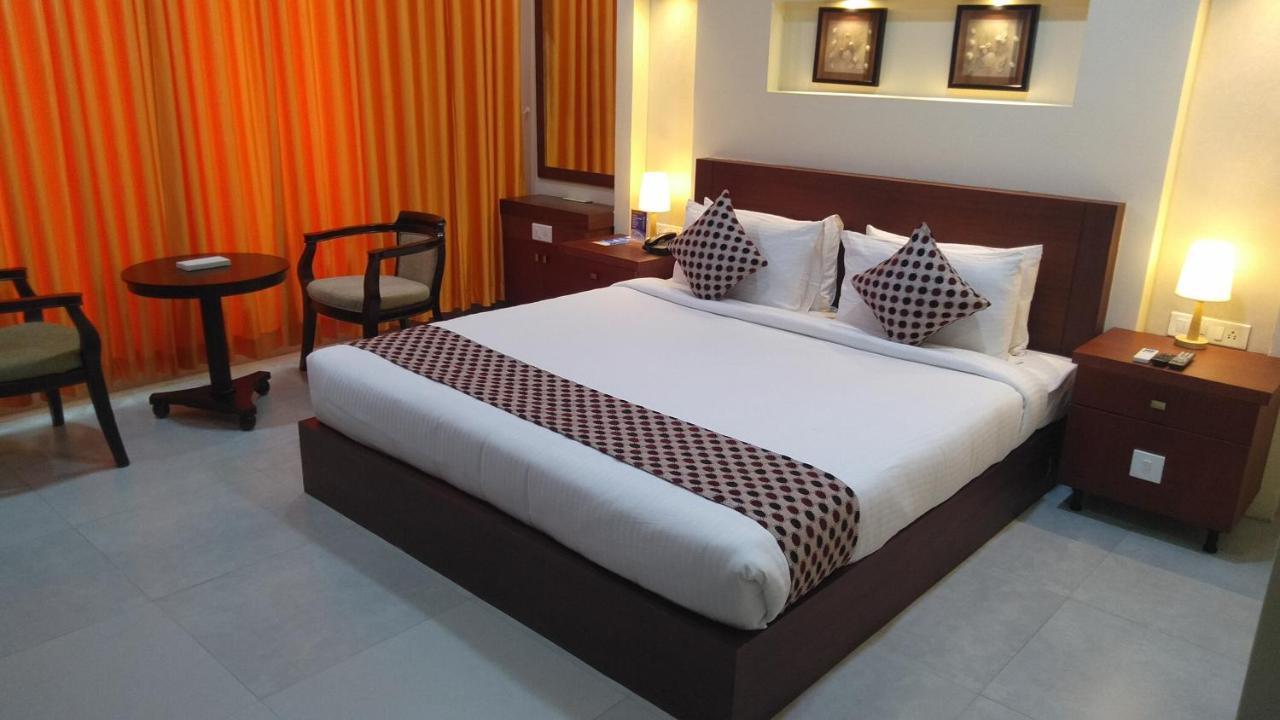 Rouba Residency Hotel Ponnāni Kültér fotó
